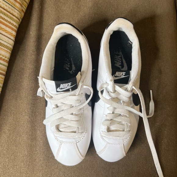 Nike Cortez Leather Women Shoes White Black Basic Classic Athletic Sneakers - Picture 4 of 12